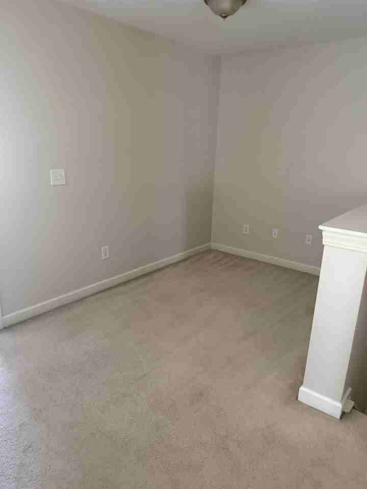 1066 Fairway Ln - Photo 5 of 11