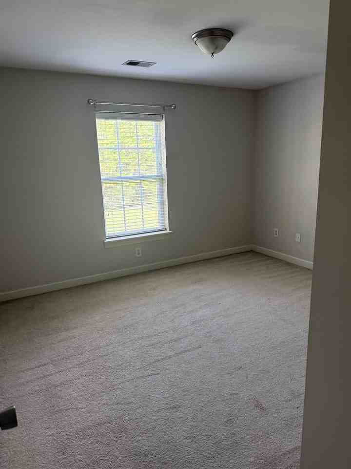 1066 Fairway Ln - Photo 7 of 11