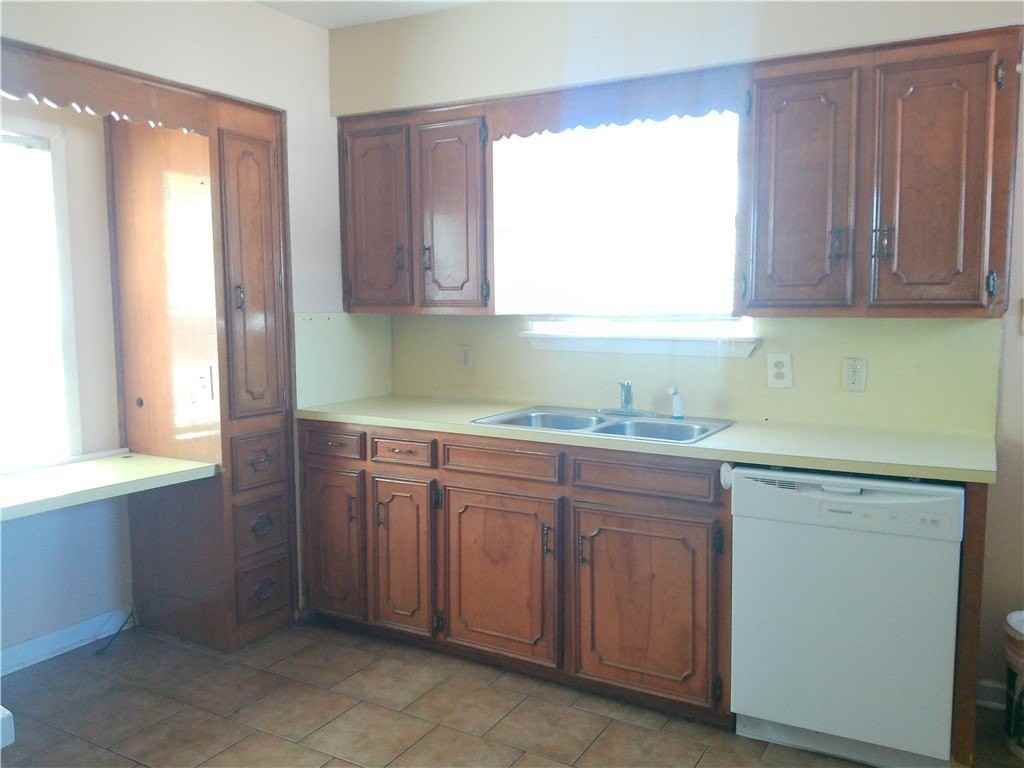 1438 Ormond Dr - Photo 5 of 14