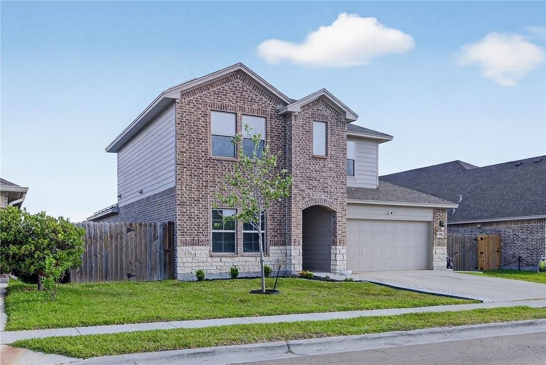 1346 Regents Park Ln - Photo 2 of 40