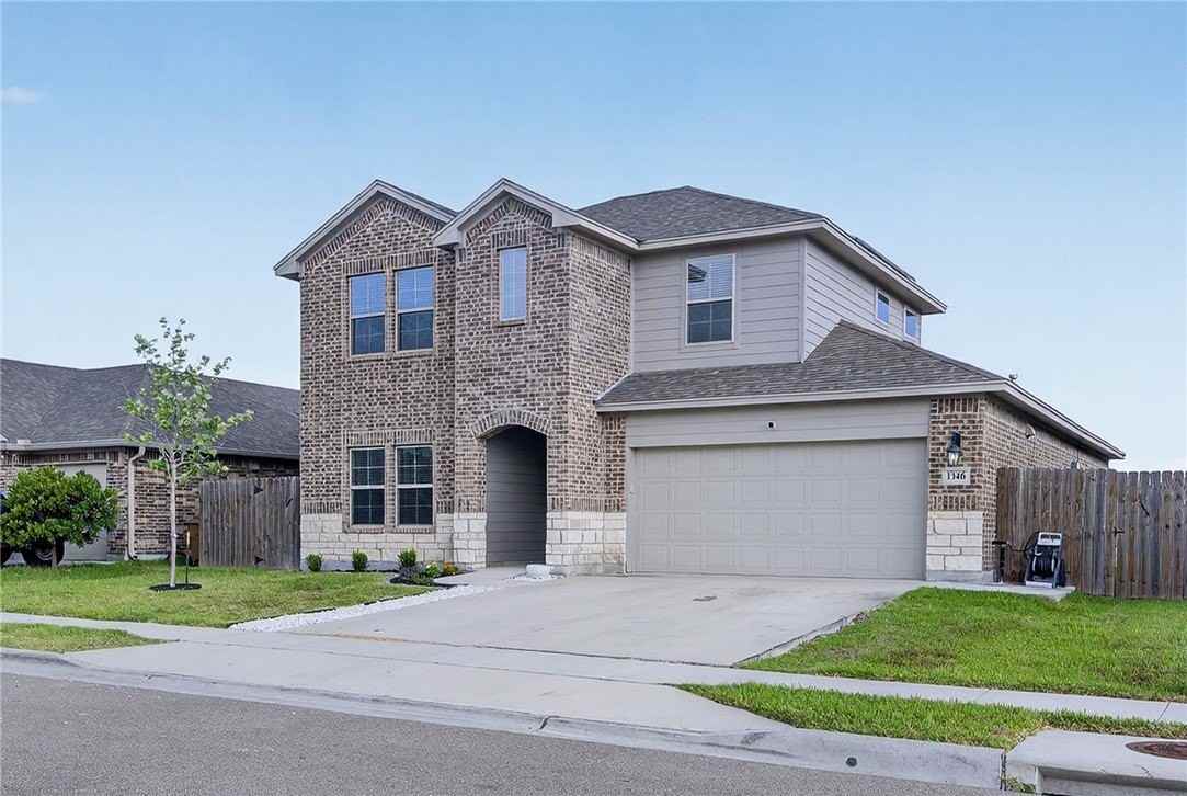 1346 Regents Park Ln - Photo 3 of 40