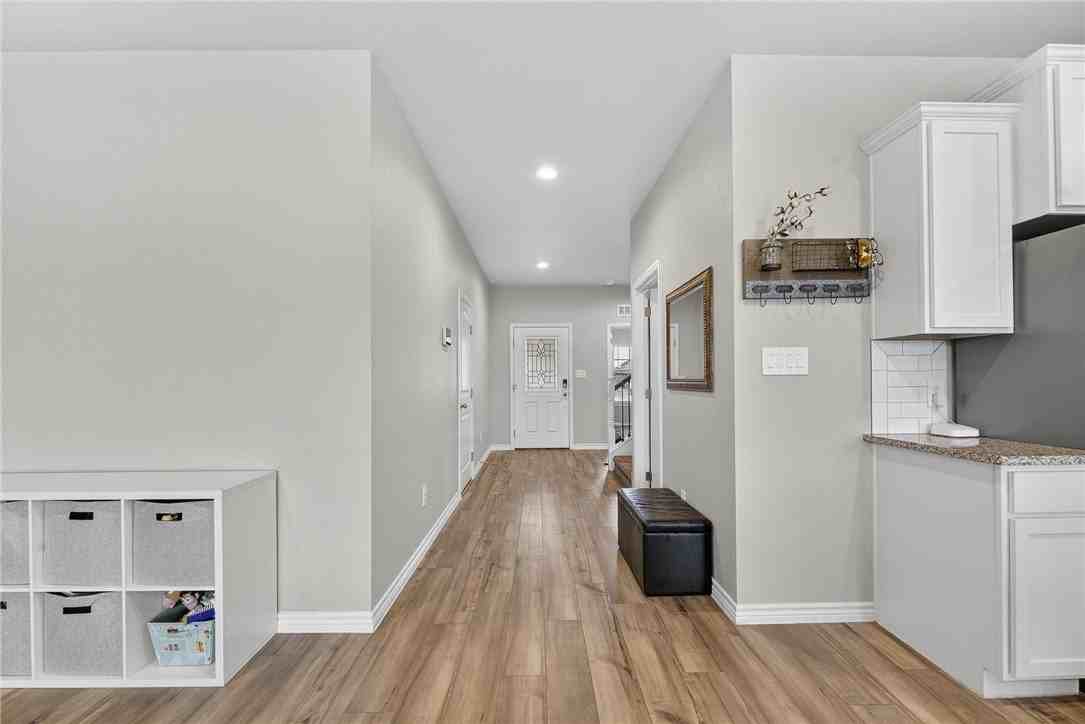 1346 Regents Park Ln - Photo 6 of 40
