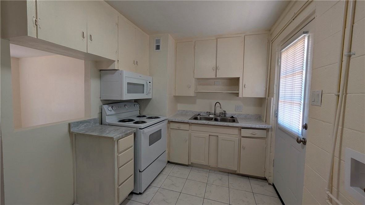 315 N 3rd St - Photo 5 of 13