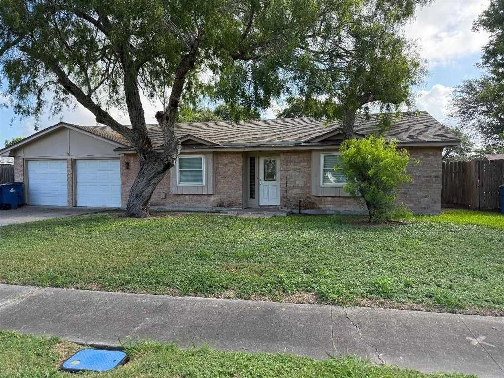 2204 Matagorda Dr - Photo 3 of 32