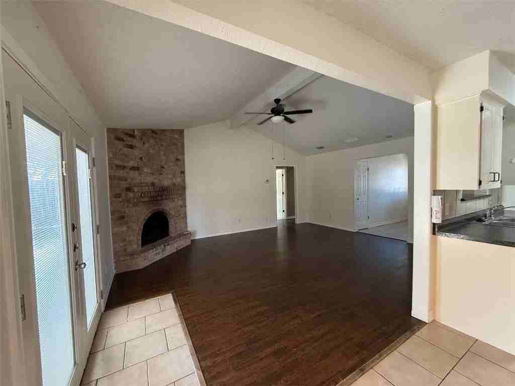 2204 Matagorda Dr - Photo 6 of 32