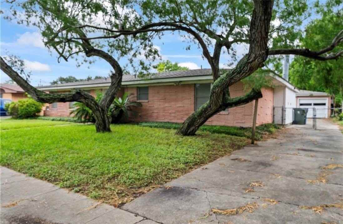 921 Barracuda Pl - Photo 2 of 29