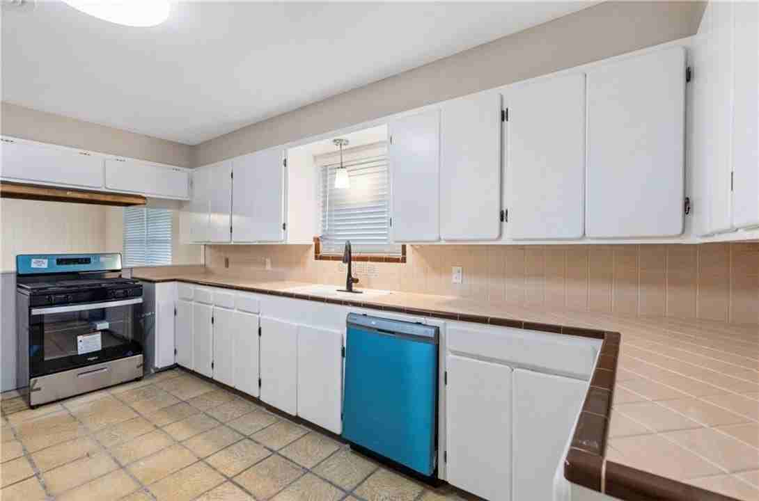 921 Barracuda Pl - Photo 6 of 29
