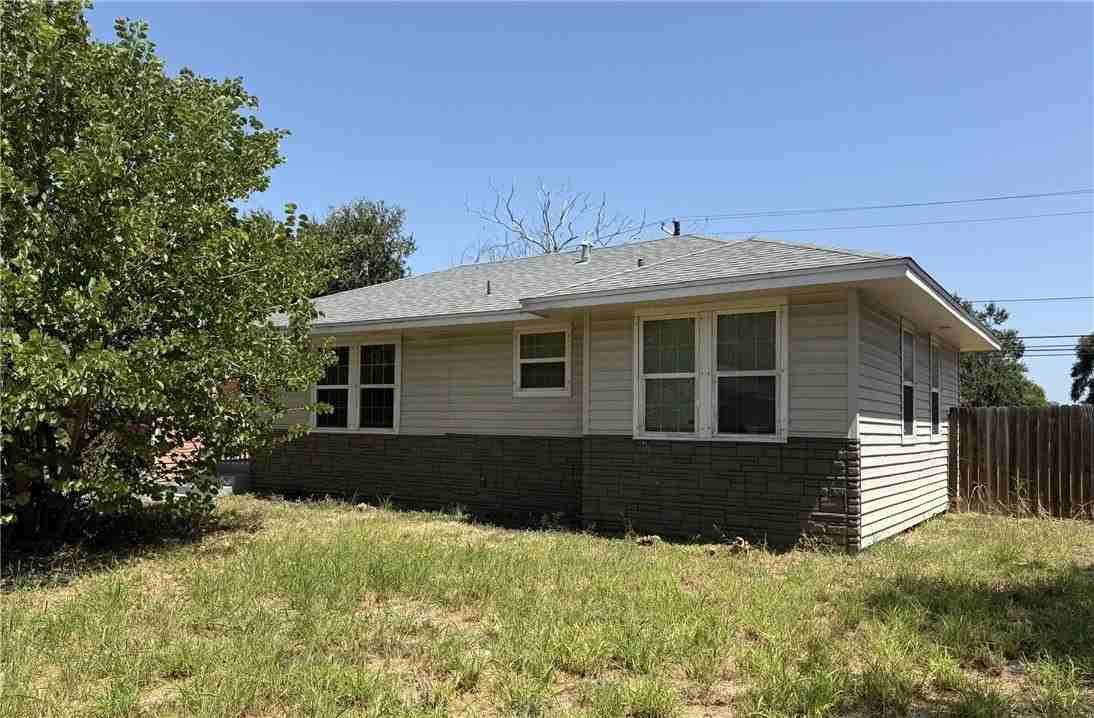 4214 Markins Dr - Photo 2 of 13