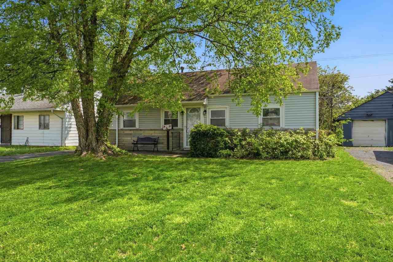 1074 S James Rd - Photo 2 of 35