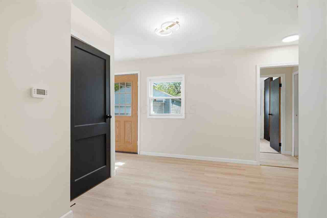 1074 S James Rd - Photo 7 of 35