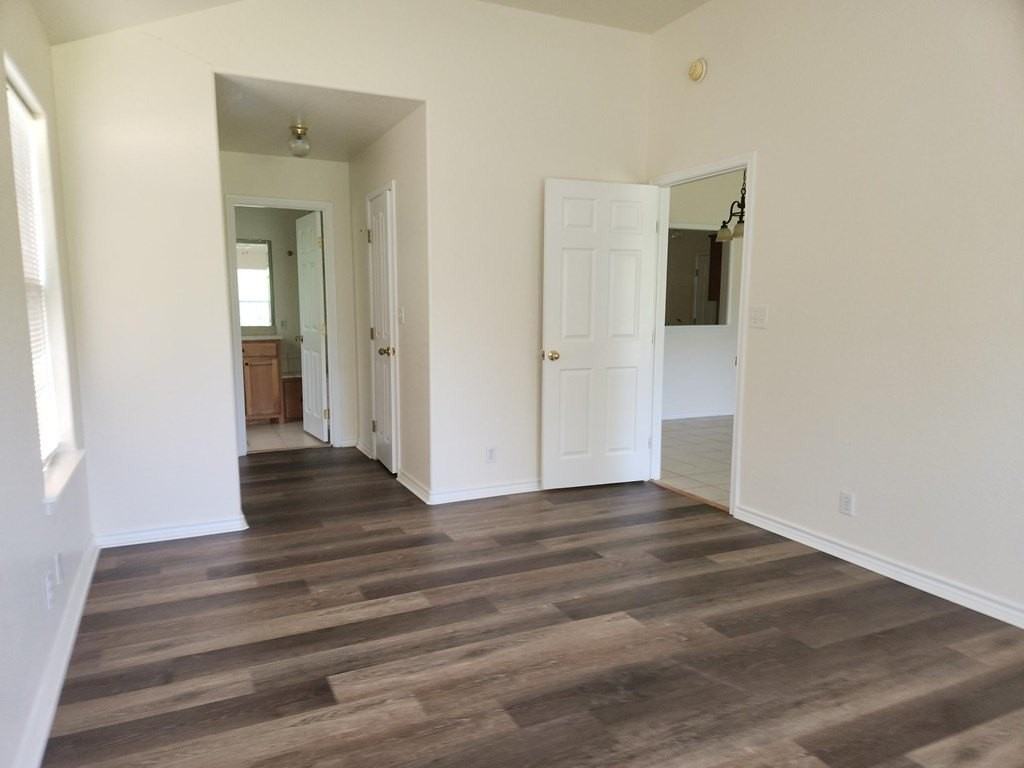 810 Apple St - Photo 7 of 15