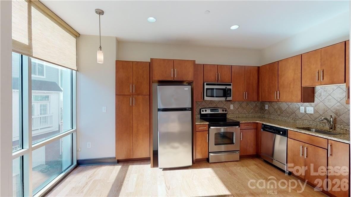 2200 Lyndhurst Ave #105 - Photo 5 of 14