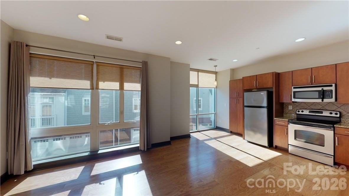 2200 Lyndhurst Ave #105 - Photo 6 of 14