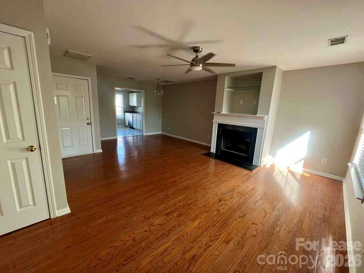 16854 Bridgeton Ln - Photo 2 of 11