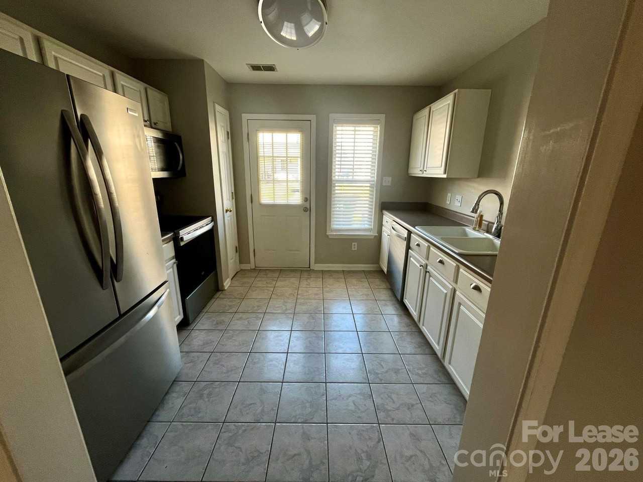 16854 Bridgeton Ln - Photo 4 of 11
