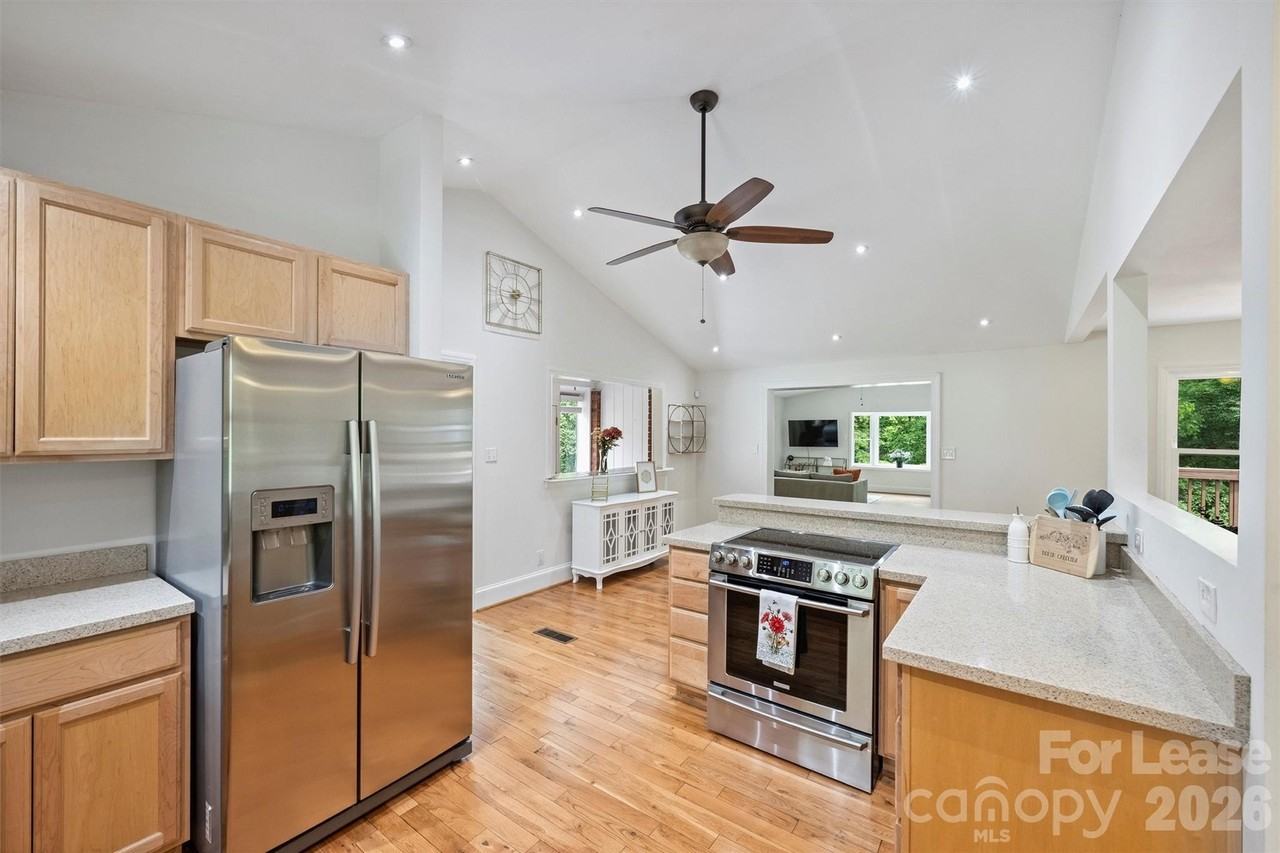 2027 Wensley Dr - Photo 3 of 23
