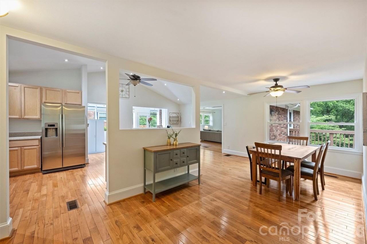 2027 Wensley Dr - Photo 7 of 23