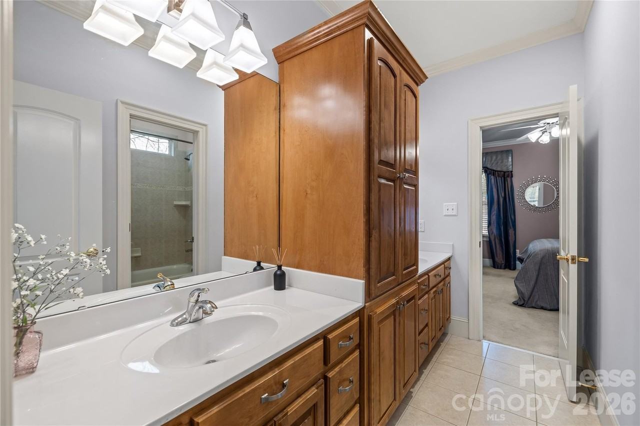 1009 Honors Ct - Photo 3 of 46