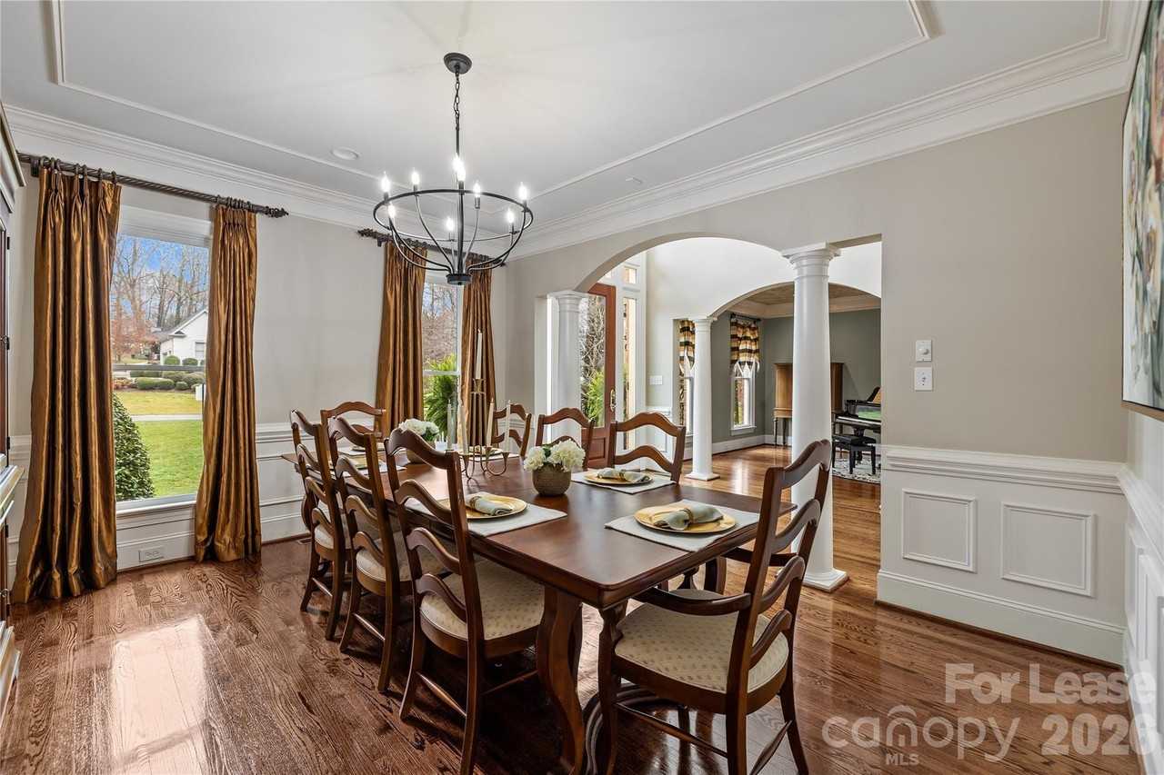 1009 Honors Ct - Photo 5 of 46