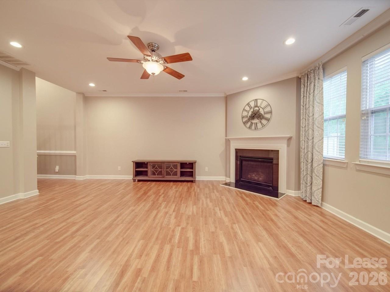 6831 Maricopa Rd - Photo 3 of 40