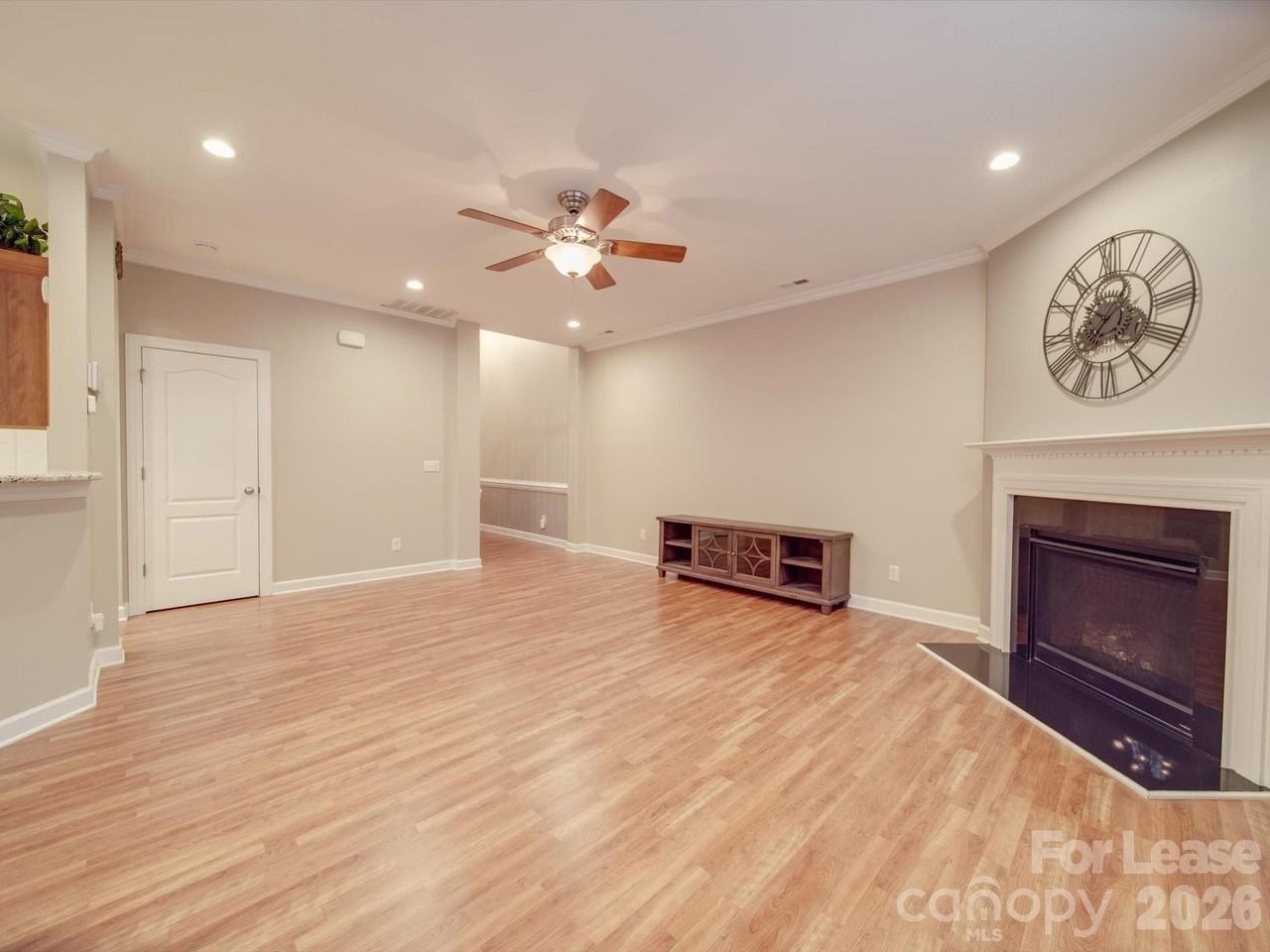 6831 Maricopa Rd - Photo 6 of 40