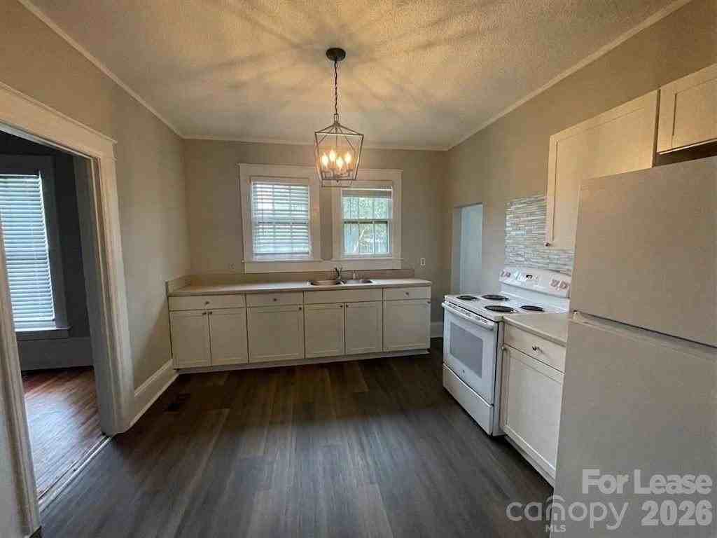 432 Flint St - Photo 3 of 10