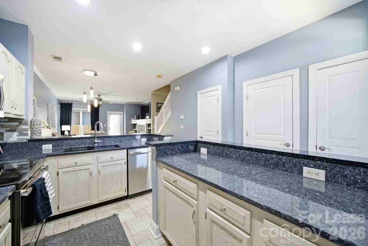 1029 Park West Dr - Photo 5 of 31