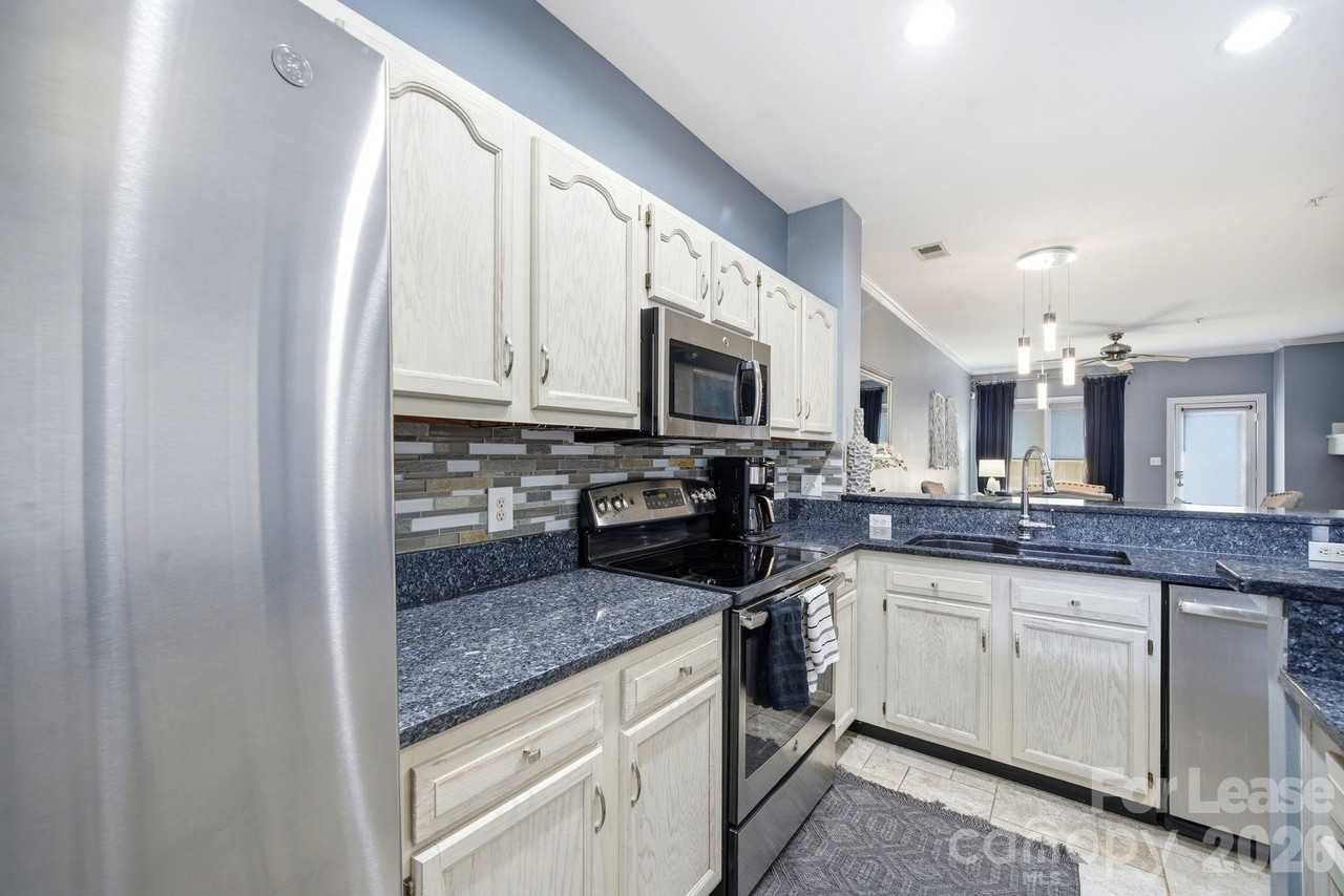 1029 Park West Dr - Photo 6 of 31