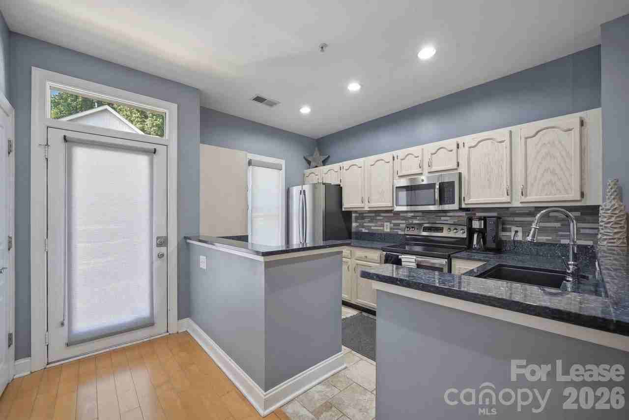 1029 Park West Dr - Photo 7 of 31