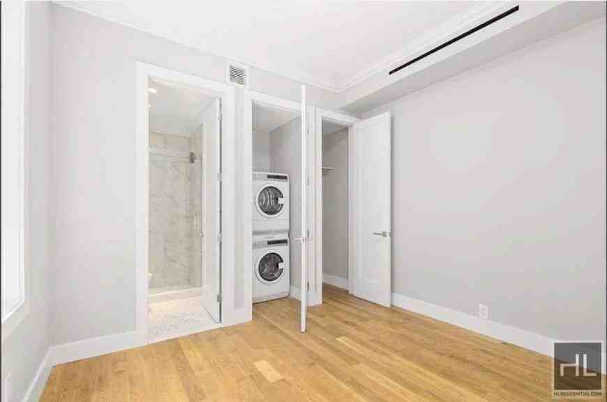 252 W 76th St - Photo 3 of 10
