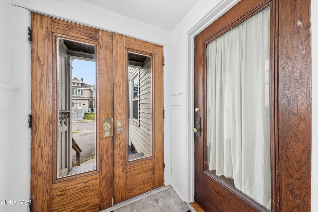688 Myrtle Ave #1 - Photo 3 of 23