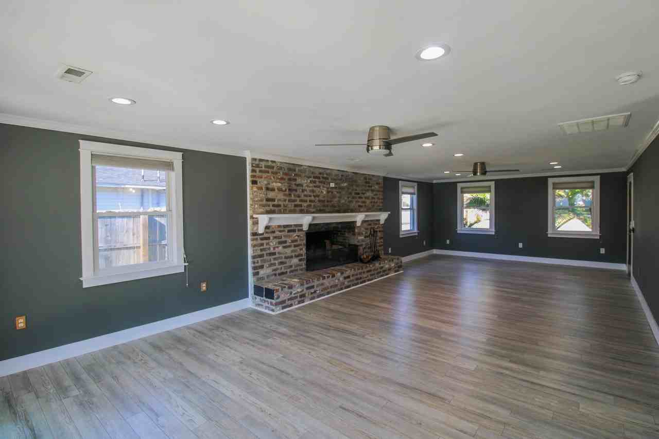 823 Jordan St - Photo 5 of 32