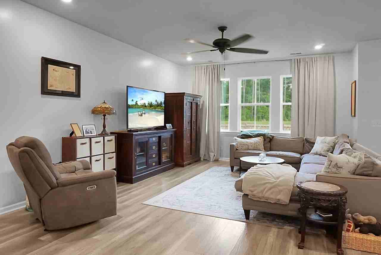995 Arrowwood Way - Photo 4 of 34