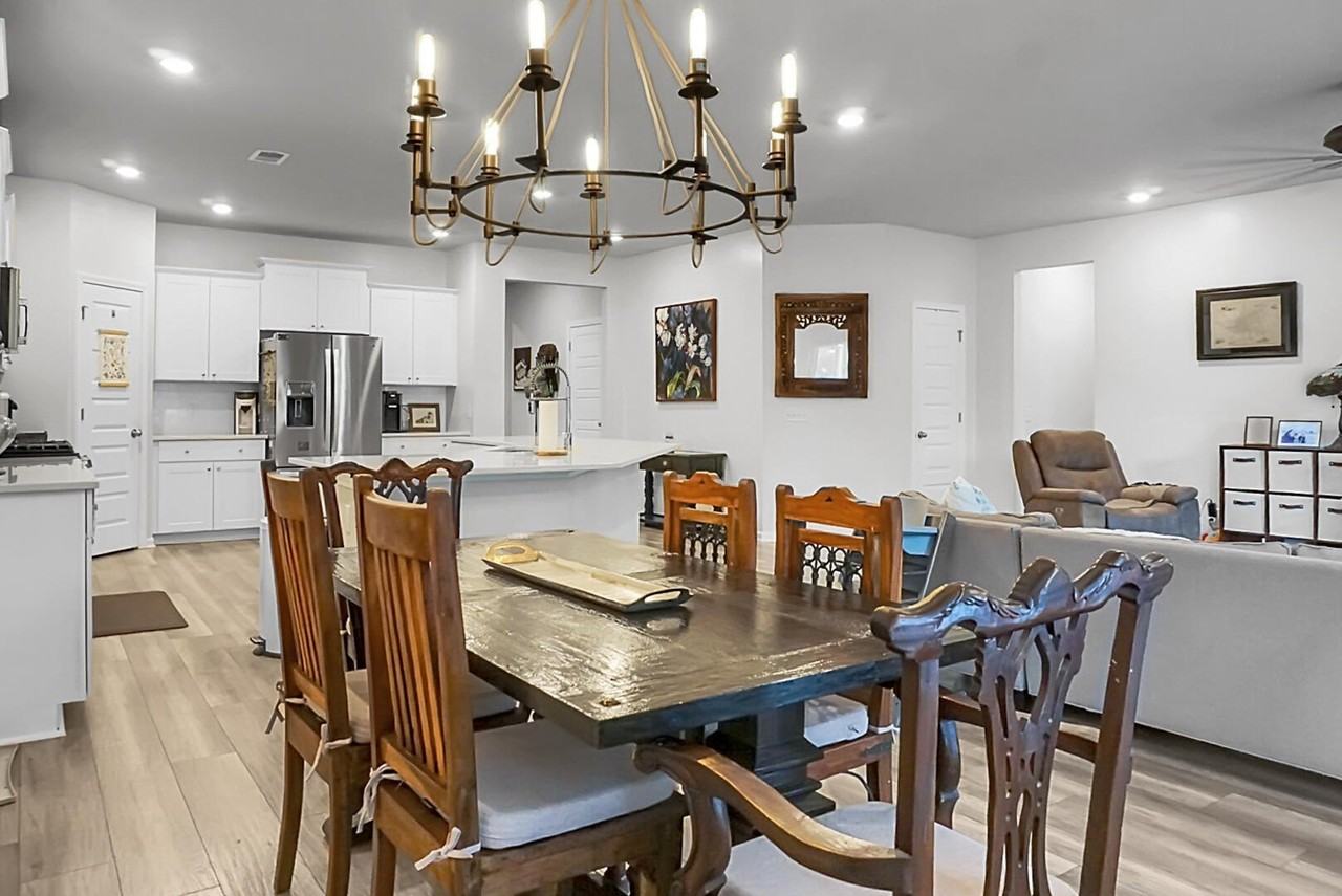 995 Arrowwood Way - Photo 7 of 34
