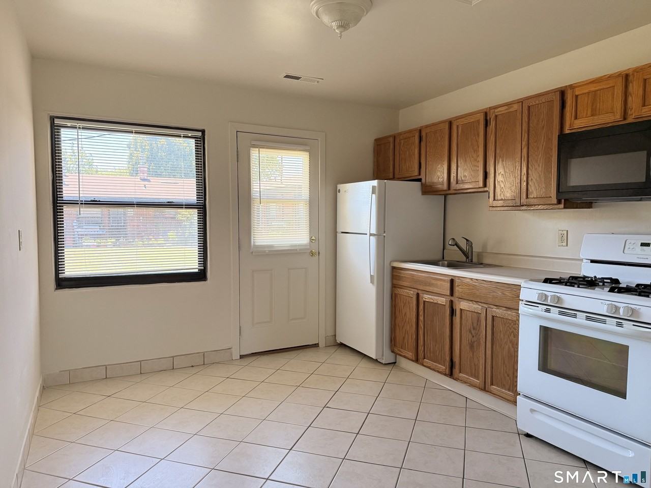 44 Montoya Cir - Photo 2 of 8