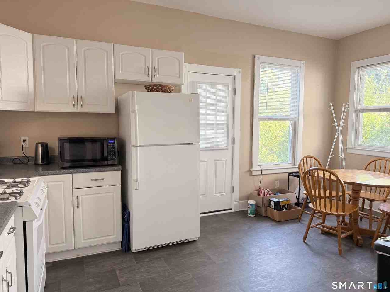 1160 Townsend Ave #1 - Photo 5 of 14