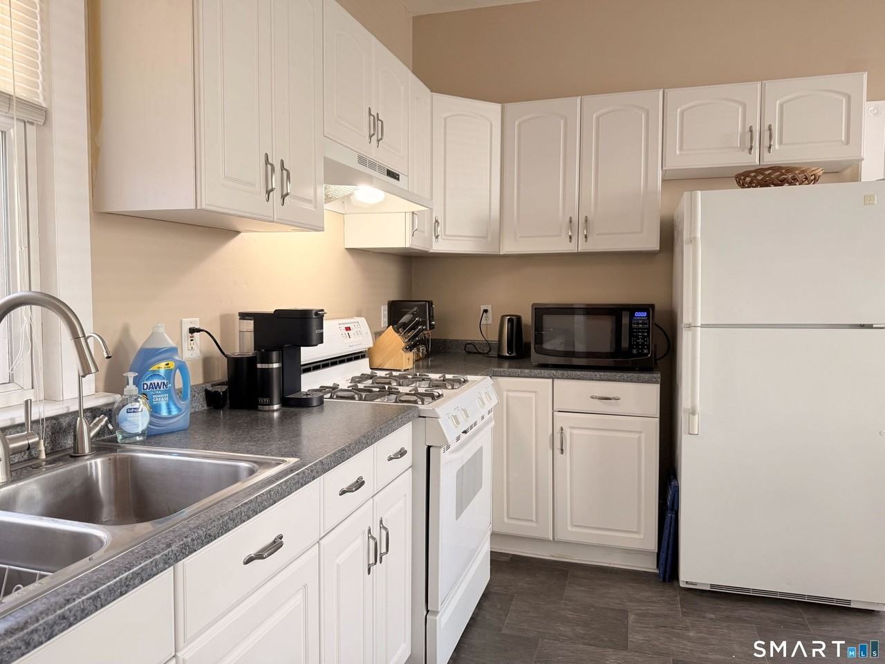1160 Townsend Ave #1 - Photo 7 of 14