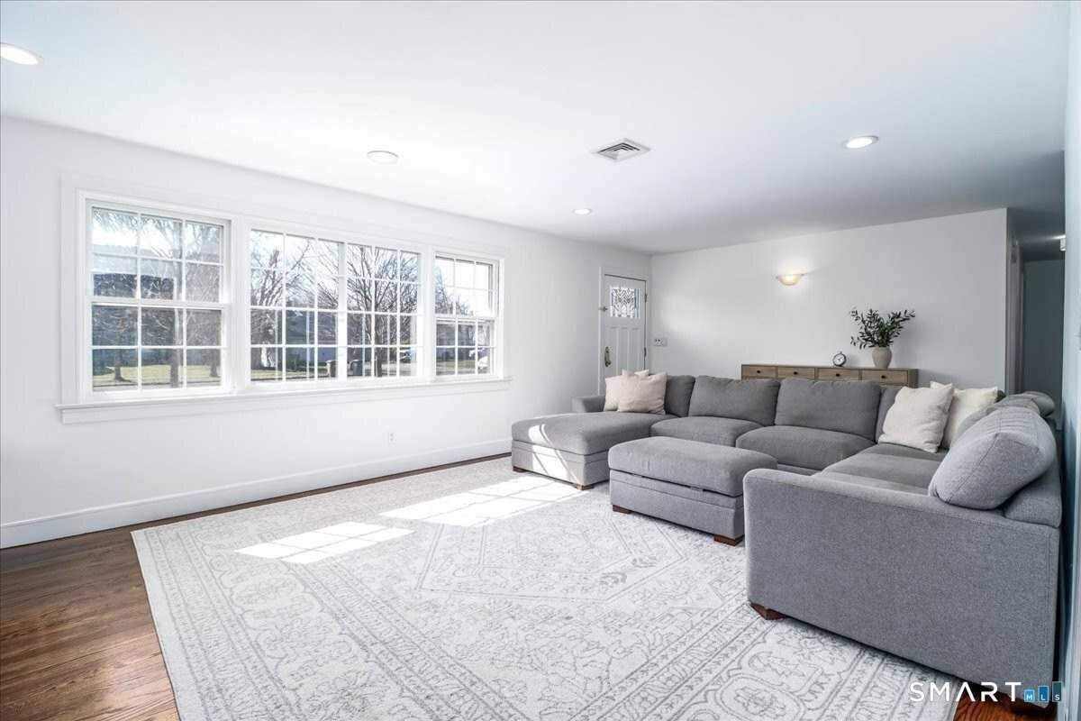 58 Davenport Dr - Photo 4 of 32
