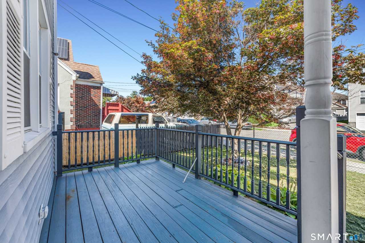 75 Ocean Ave - Photo 4 of 34