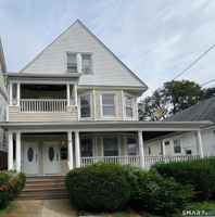 featured image of 27 E 9th St #2