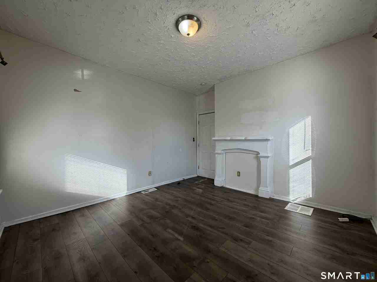 468 Noble Ave - Photo 6 of 8