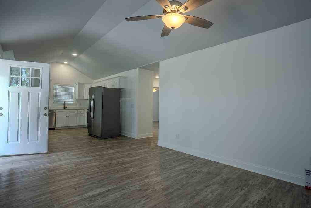 315 Shady Dr - Photo 3 of 12