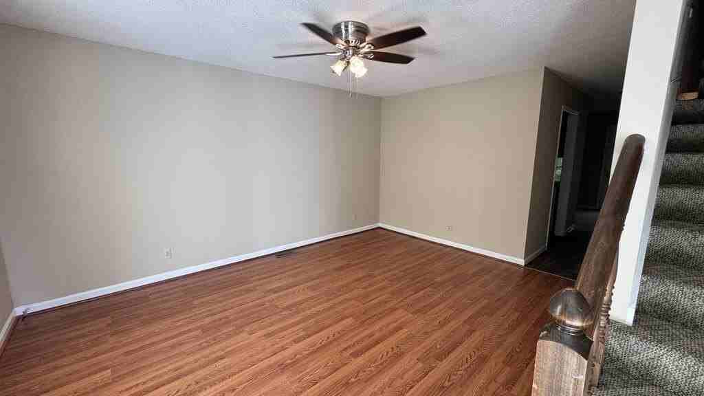 4085 Airport Rd Se Apt 3 #3 - Photo 3 of 15