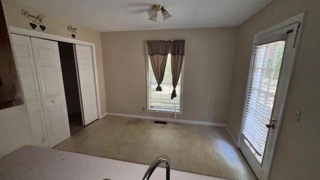 4085 Airport Rd Se Apt 3 #3 - Photo 5 of 15