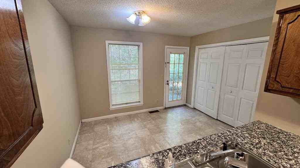 4085 Airport Rd Se Apt 3 #3 - Photo 6 of 15