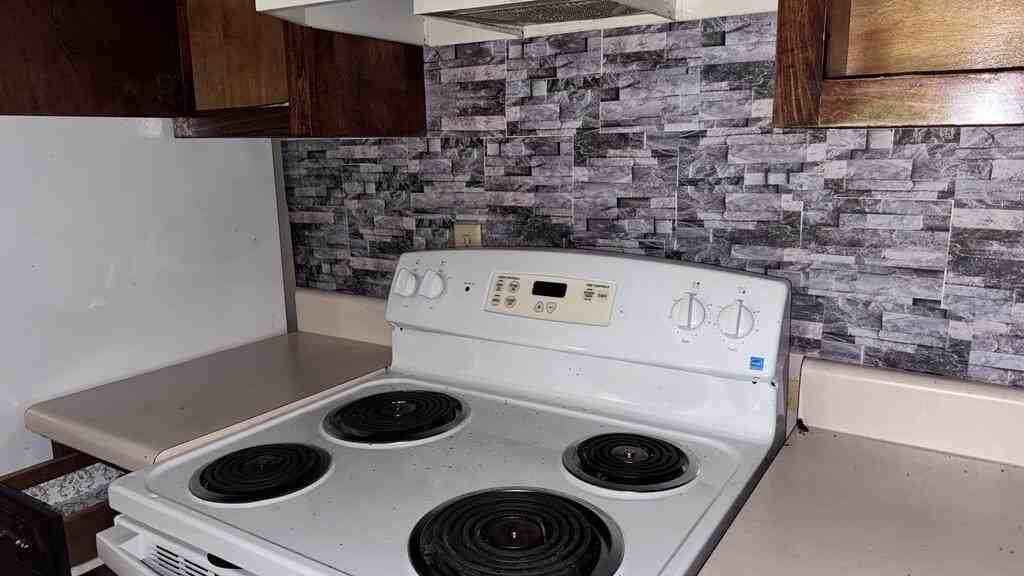 4085 Airport Rd Se Apt 3 #3 - Photo 7 of 15