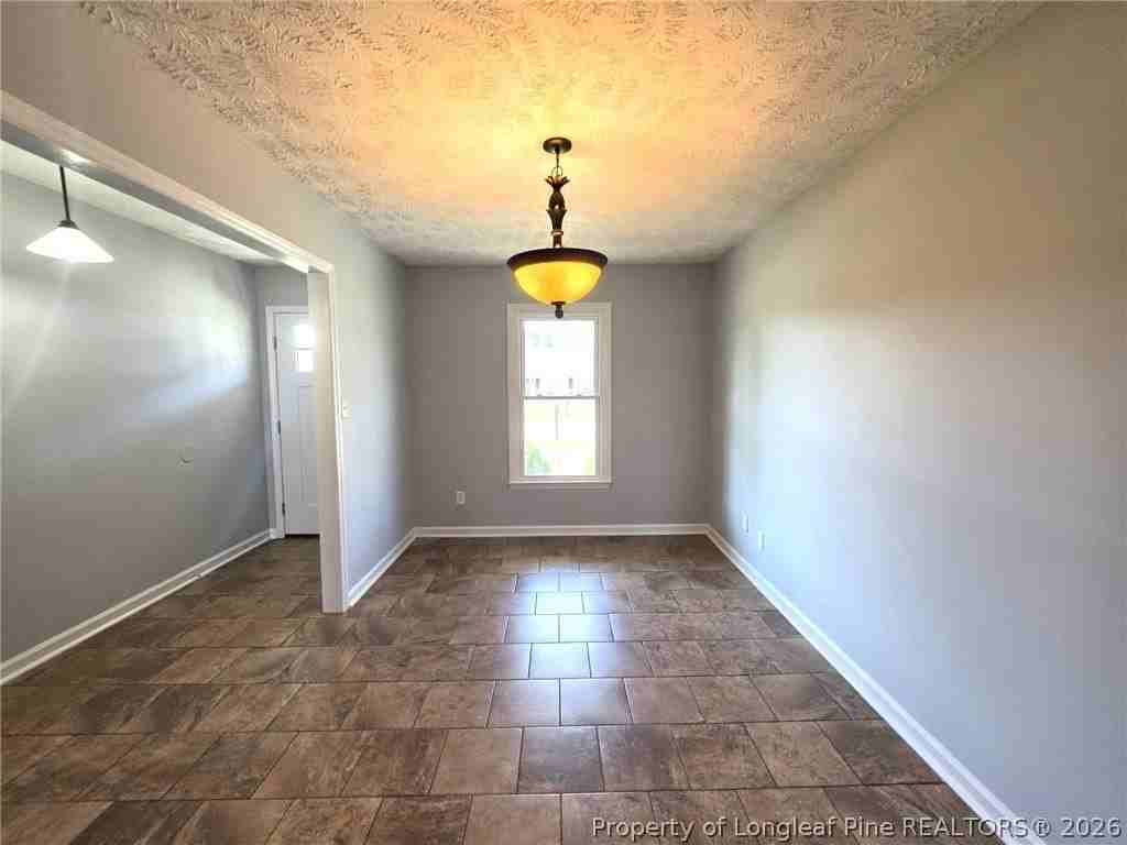 5004 Paulson Dr - Photo 7 of 31