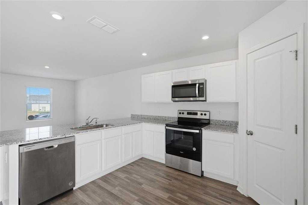 133 Oxford Ln - Photo 7 of 32