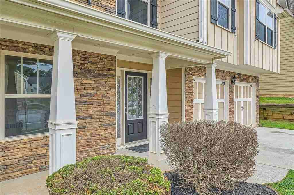 1071 Mcduffie Cir - Photo 2 of 15