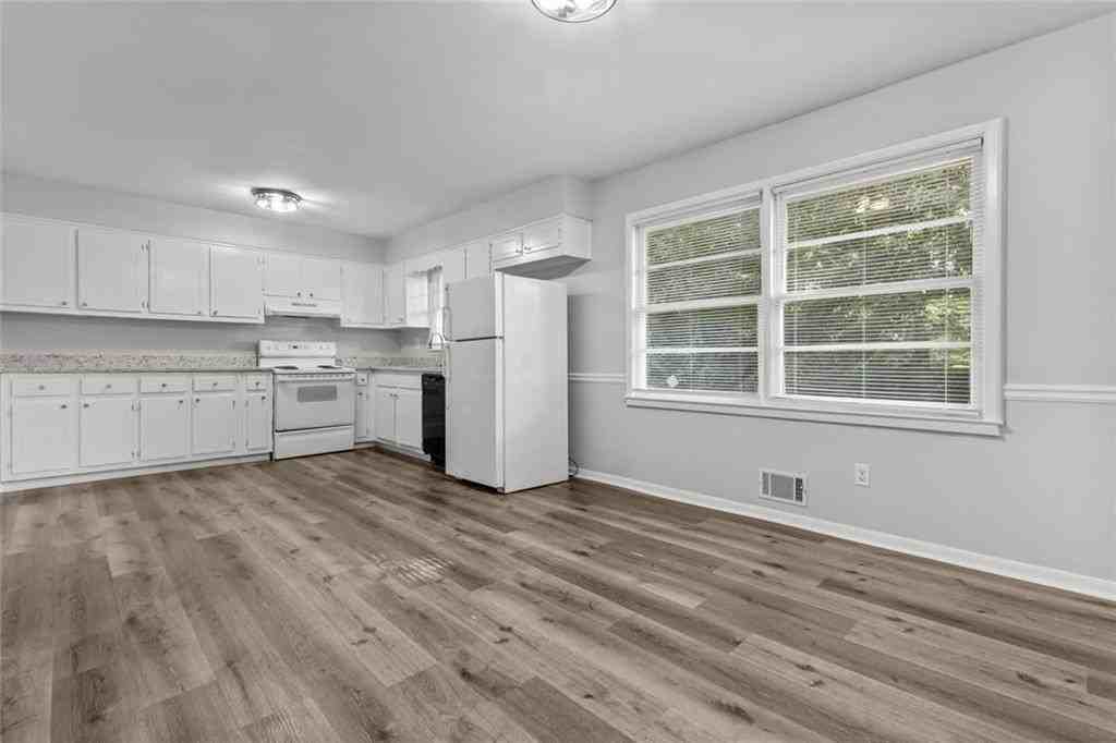 1834 Dogwood Ct - Photo 6 of 33